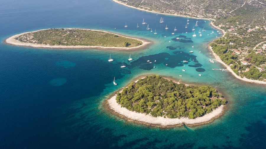 Split: Private Full Day Boat Trip to Blue Lagoon and Trogir