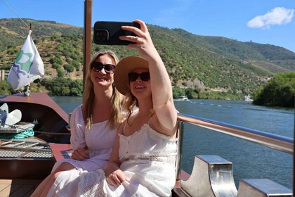 Oporto: Valle del Duero con Pequeñas Bodegas, Almuerzo y Paseo en Barco