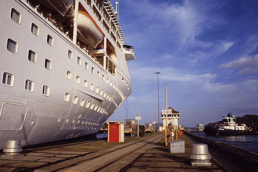 Picture 1 for Activity 6-Hour Panama Canal Ship Cruise