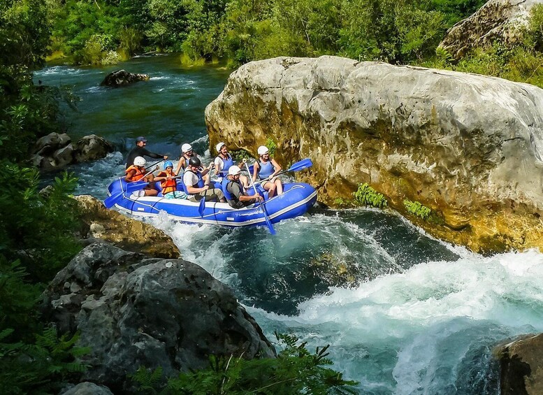 Split/Omiš: Cetina River Rafting with Cliff Jump & Swimming