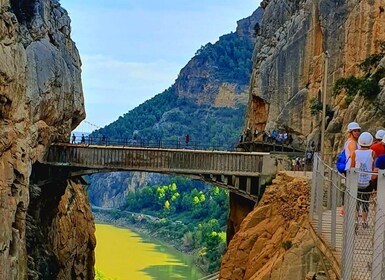 Caminito del Rey: Tour with Official Guide and Drink