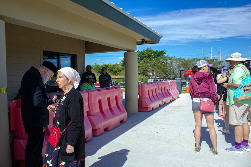 4 hours Visit Everglades Holiday Park with transportation