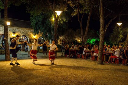 Zakynthos: Dinner with Greek Dancing & Wine