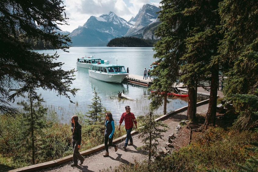 Picture 2 for Activity Jasper National Park: Maligne Lake Cruise With Guide