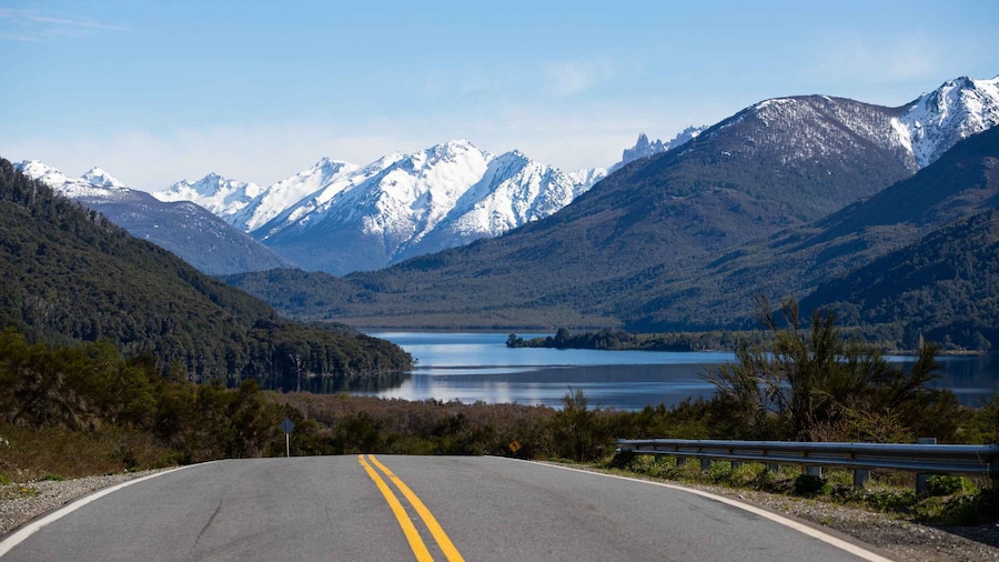 Bariloche: Full-Day El Bolsón and Puelo Lake Tour