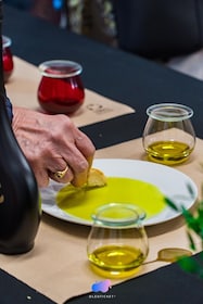 Jaén: Guided Olive Mill Tour with Olive Oil Tasting