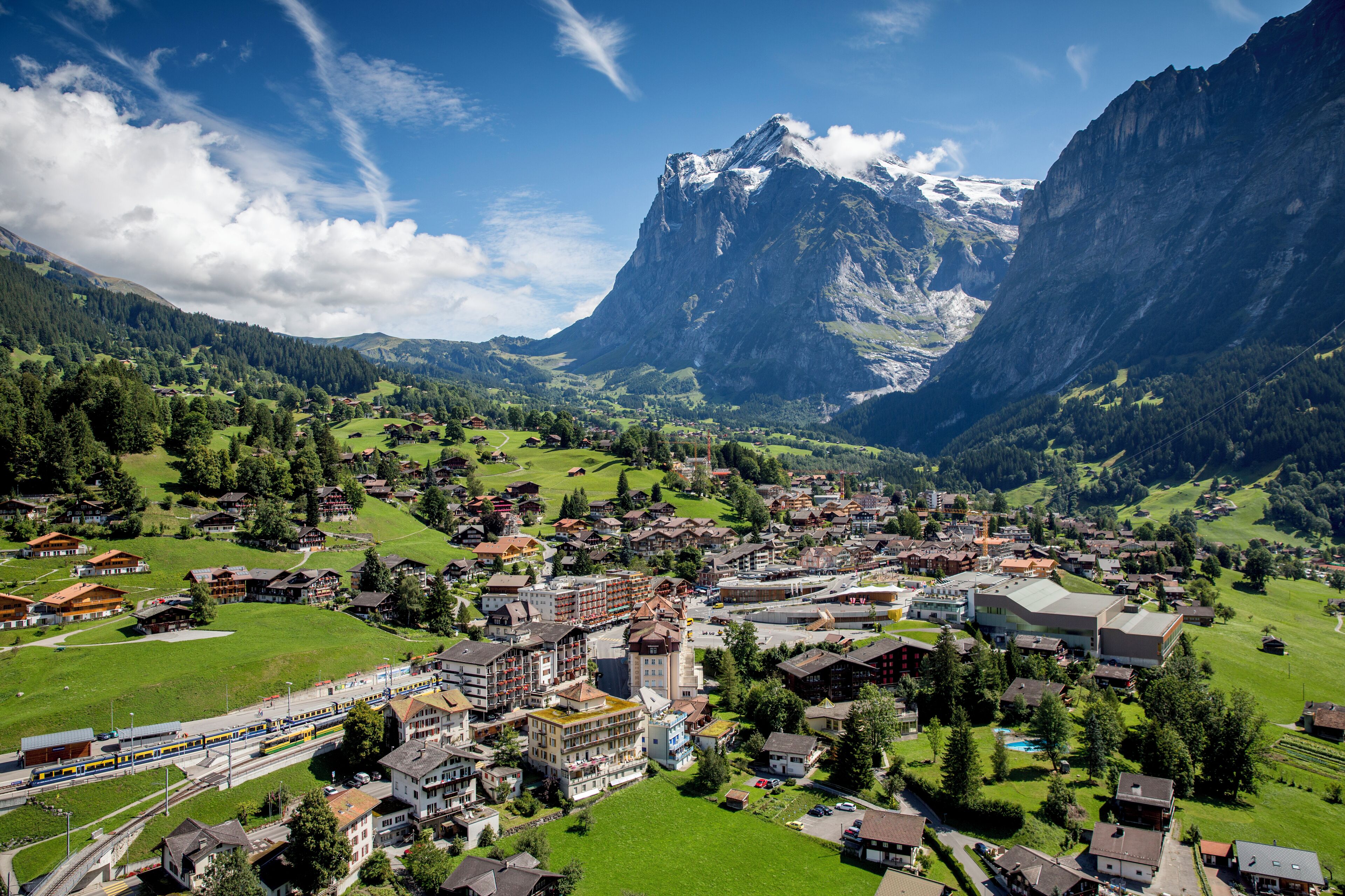 Geneva: Glass-Roof Bus Tour to Interlaken, Grindelwald & Lauterbrunnen