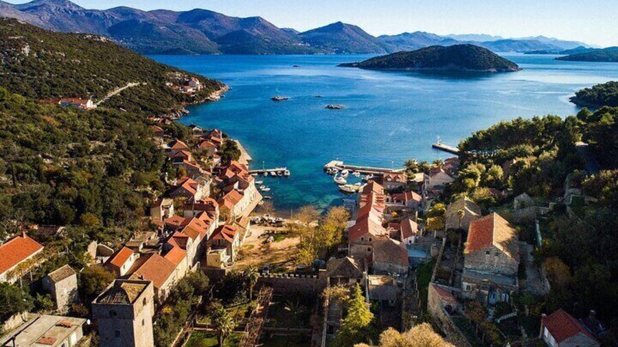 Elaphite Islands Cruise with Local Gastronomy at Captain's House