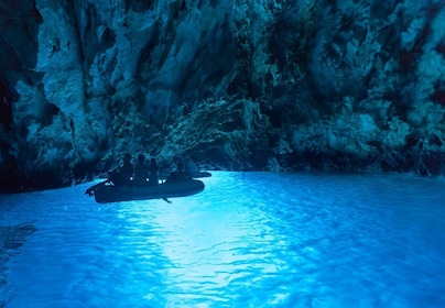 Au départ d'Omis : Blue Cave et 5 Island Speedboat Tour