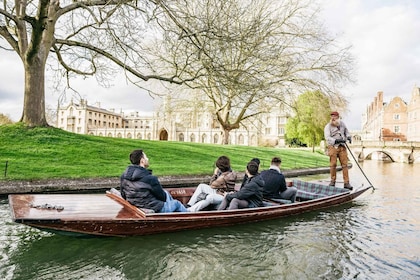 Cambridge: Guidet Punting Tour