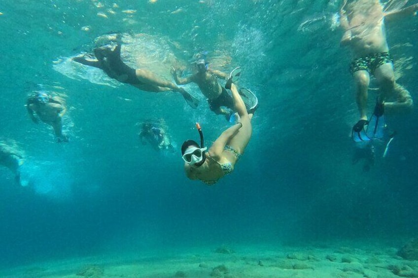 Milos: Half-Day Speedboat Cruise to Kleftiko with snorkeling tour