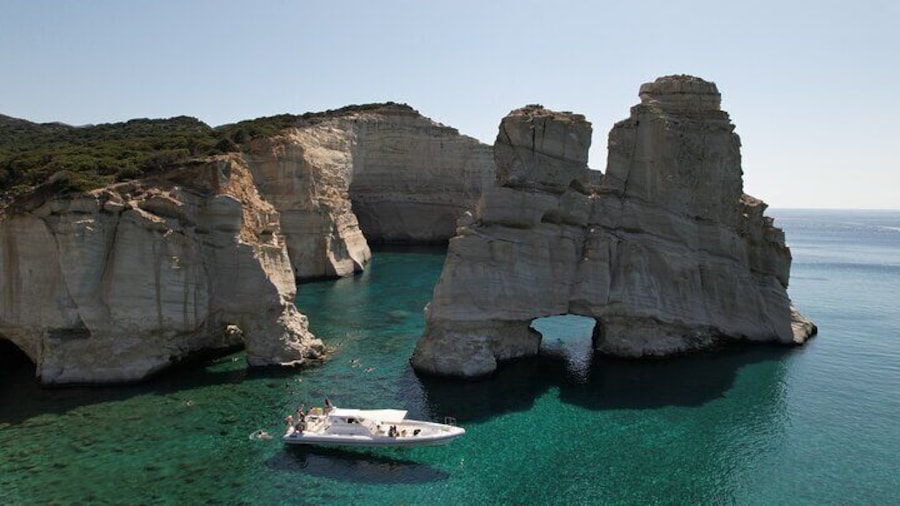 Milos: Half-Day Speedboat Cruise to Kleftiko with snorkeling tour