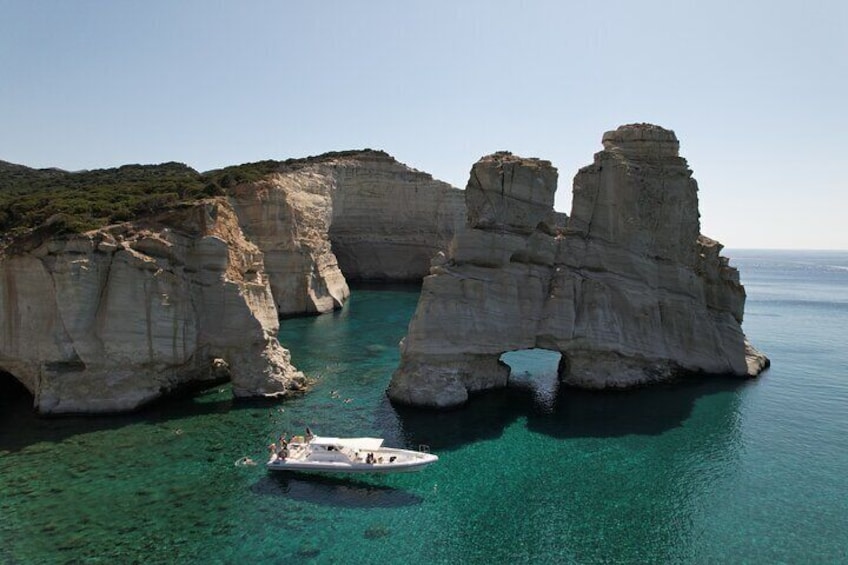 Milos: Half-Day Speedboat Cruise to Kleftiko with snorkeling tour