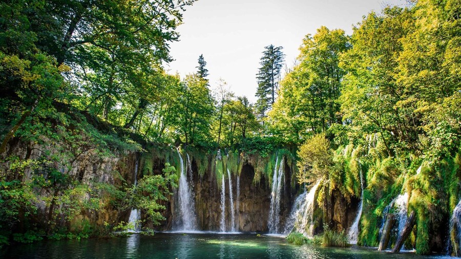From Zagreb: Transfer to Split & Plitvice Lakes Guided Tour