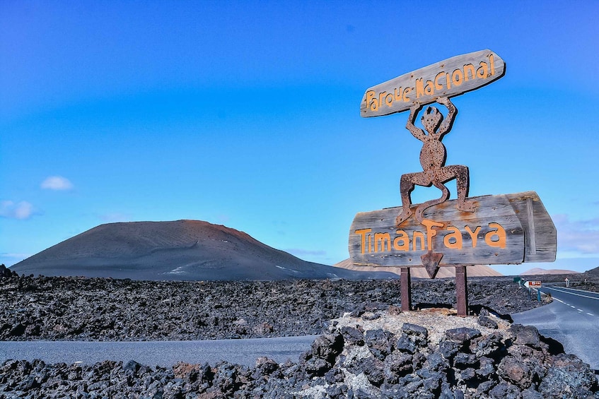 Picture 8 for Activity Lanzarote: Volcanos of Timanfaya and Caves Tour with Lunch