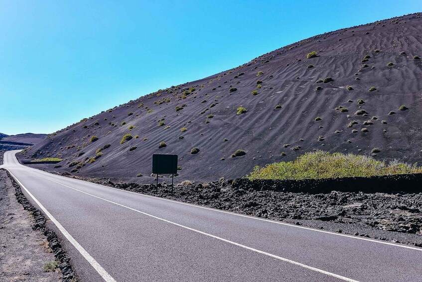 Picture 9 for Activity Lanzarote: Volcanos of Timanfaya and Caves Tour with Lunch