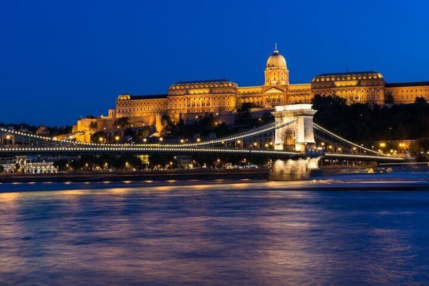 Budapest Evening Sightseeing Cruise and Unlimited Proseccos