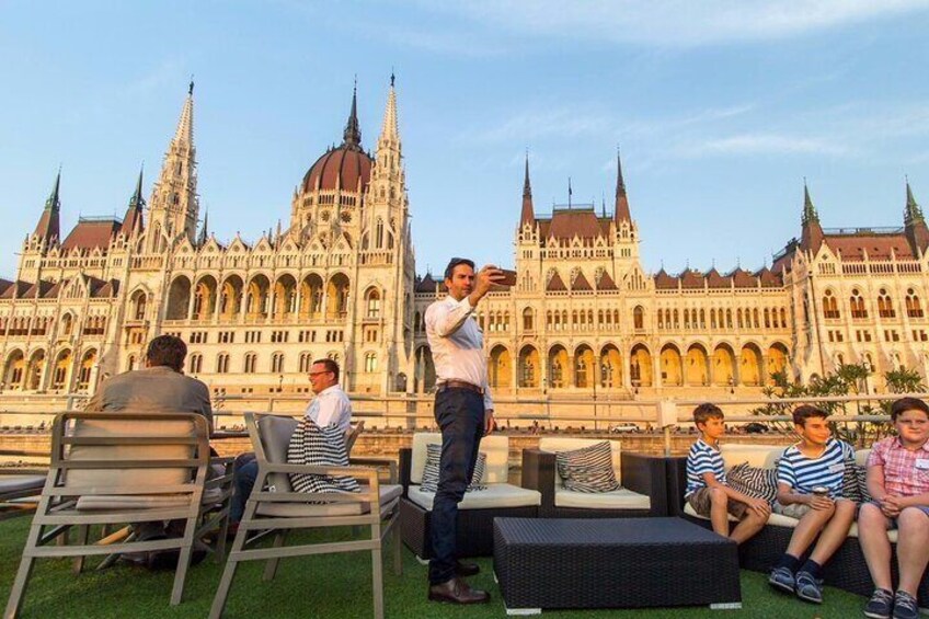 1-Hour & 30-minute Budapest evening cruise with unlimited Törley sparkling wine