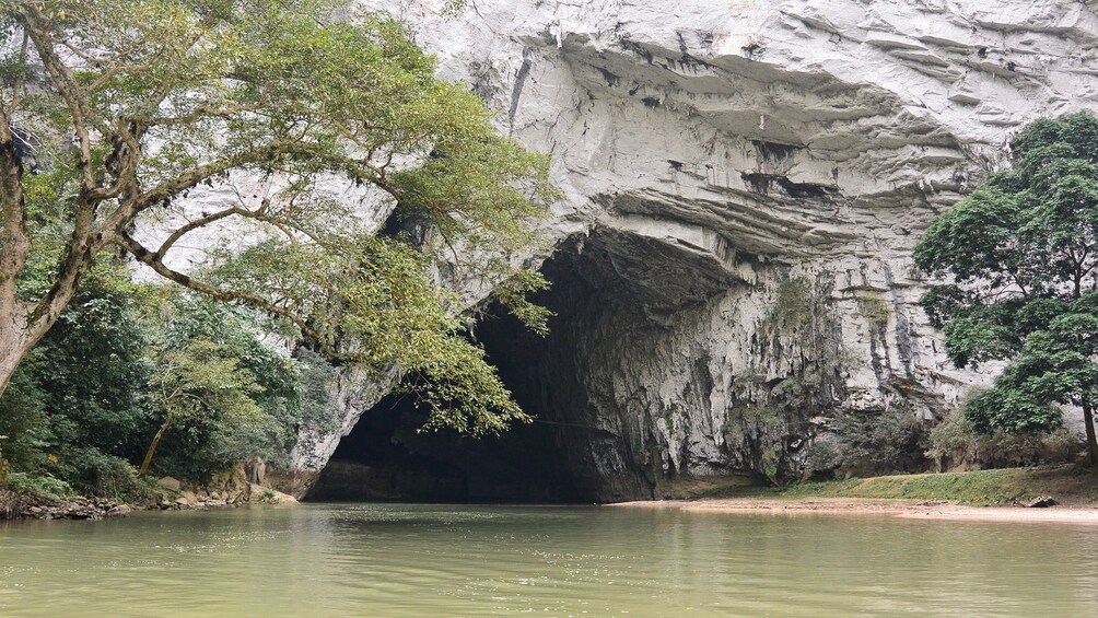 Puong Cave in Ba Be Lake