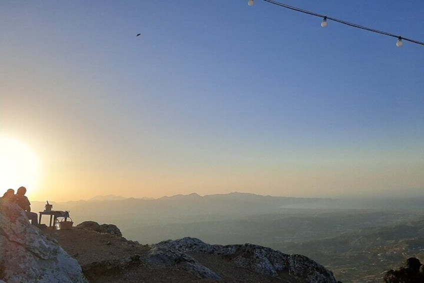 Private Tour | Amazing Sunset, Sparkling wine & Great Views at the Mountain Top