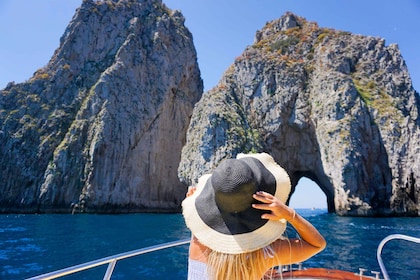 Ganztägige Bootstour an der sorrentinischen Küste und auf Capri