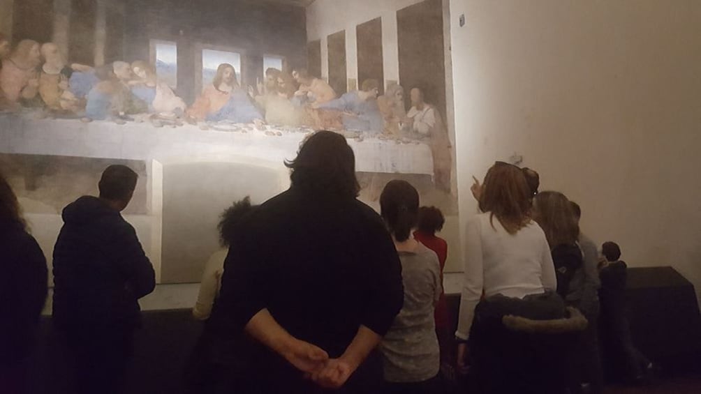 Tourists examining DaVinci's Last Supper