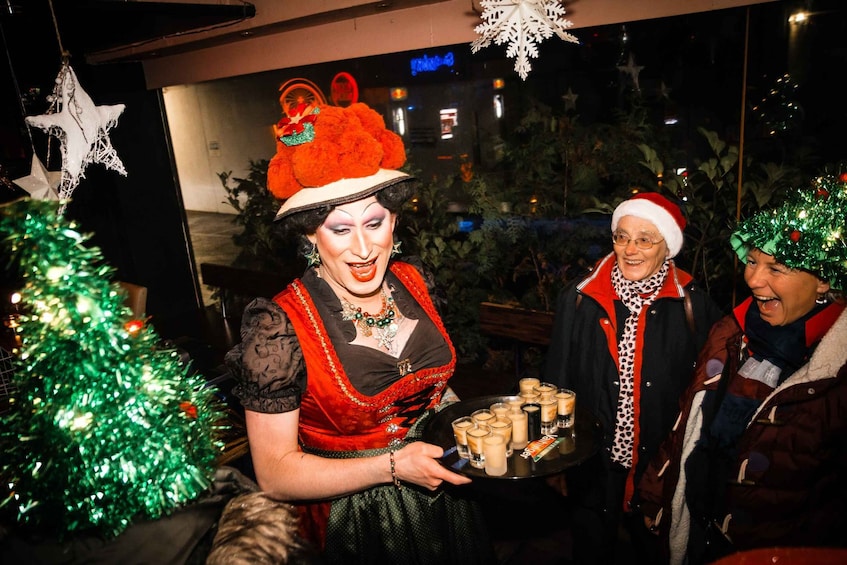 Freiburg: Christmas Tour with Drag Queen Betty BBQ