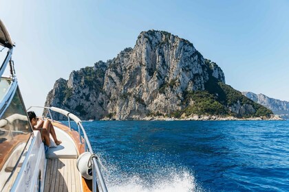 Depuis Naples : Excursion en bateau à Capri avec boissons