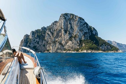 Depuis Naples : Excursion en bateau à Capri avec boissons