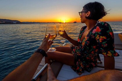 Sorrentosta: Capri Boat Tour Day & Night Experience