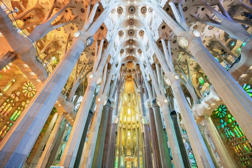 Picture 2 for Activity Barcelona: Sagrada Familia Skip-the-Line Entry Ticket & Tour