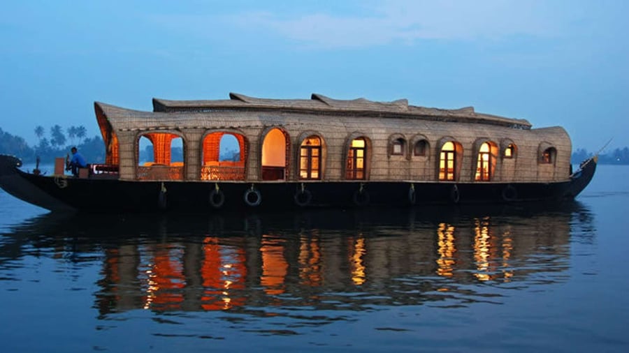 Cochin: Alleppey Backwater Private Day Cruise by Houseboat
