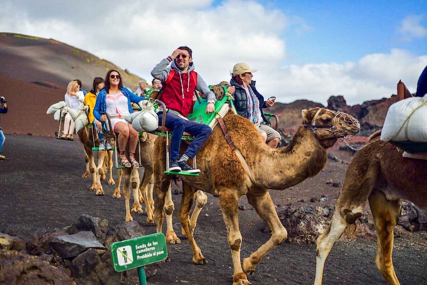 Picture 4 for Activity Lanzarote: Full-Day Island Highlights Tour