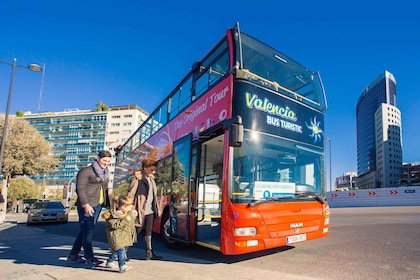 Valencia: billete de autobús con paradas libres de 24 o 48 horas