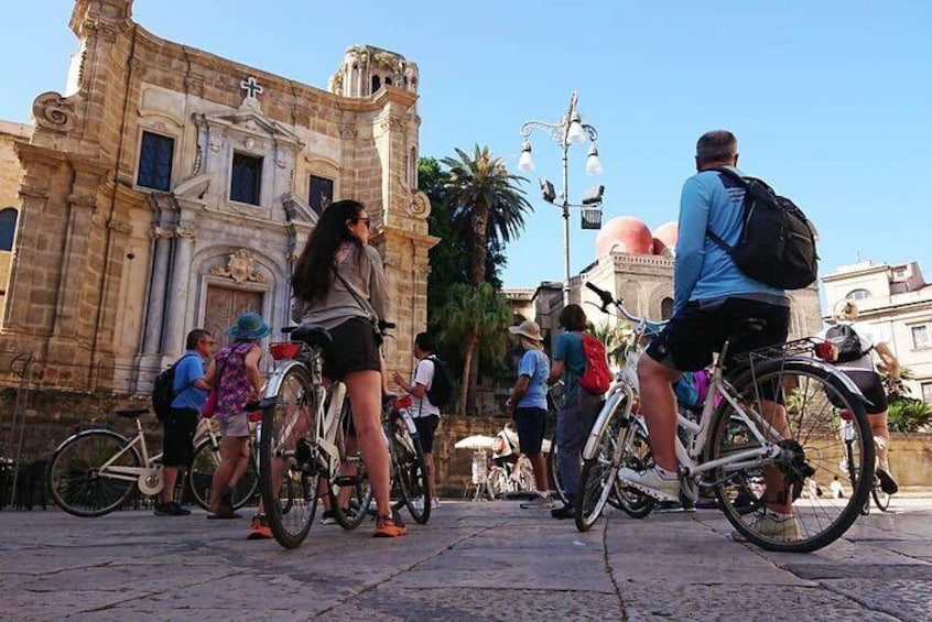 Bike tour of the historic center of Palermo with tasting
