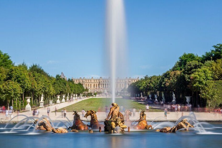 Versailles Palace Live Tour with Gardens Access from Paris
