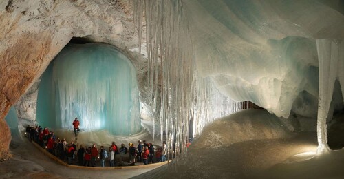 Tour privado: Las cuevas de hielo más grandes del mundo en Werfen