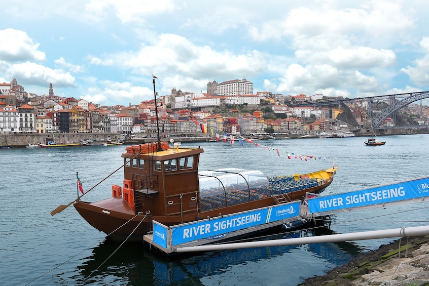 River sightseeing cruise boat in Porto