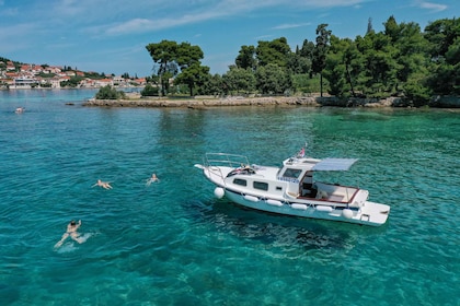 Von Zadar aus: Private Bootstour zu den kroatischen Inseln