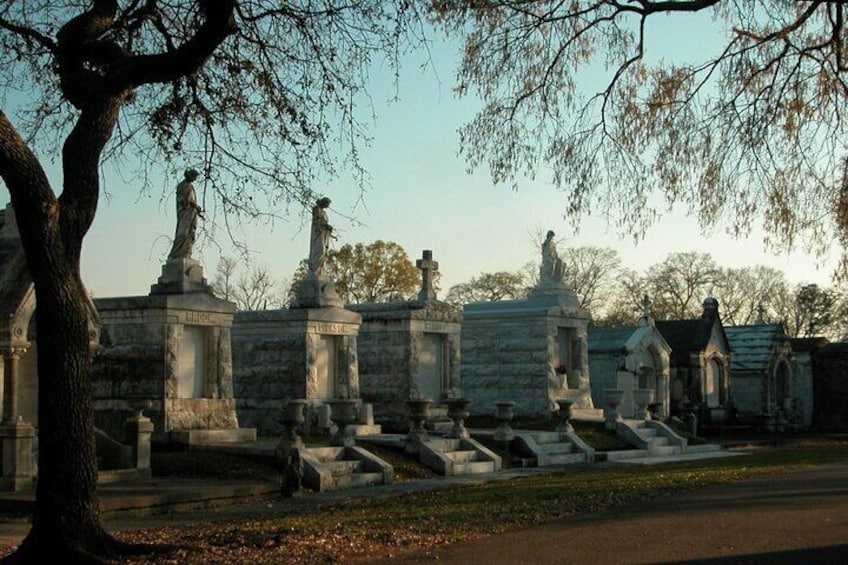 New Orleans Private City and Cemetery Tour (Up to 25 passengers)