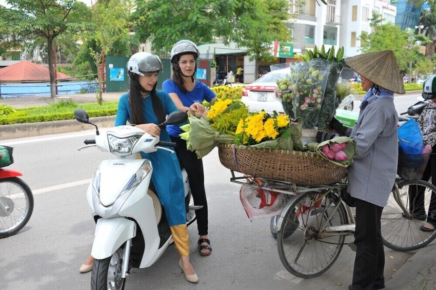 3 Hour Hanoi By Night on a Motorbike