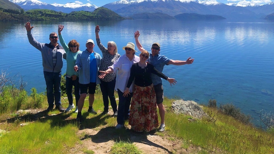 From Wanaka: Ruby Island 1-Hour Cruise and Photo Walk