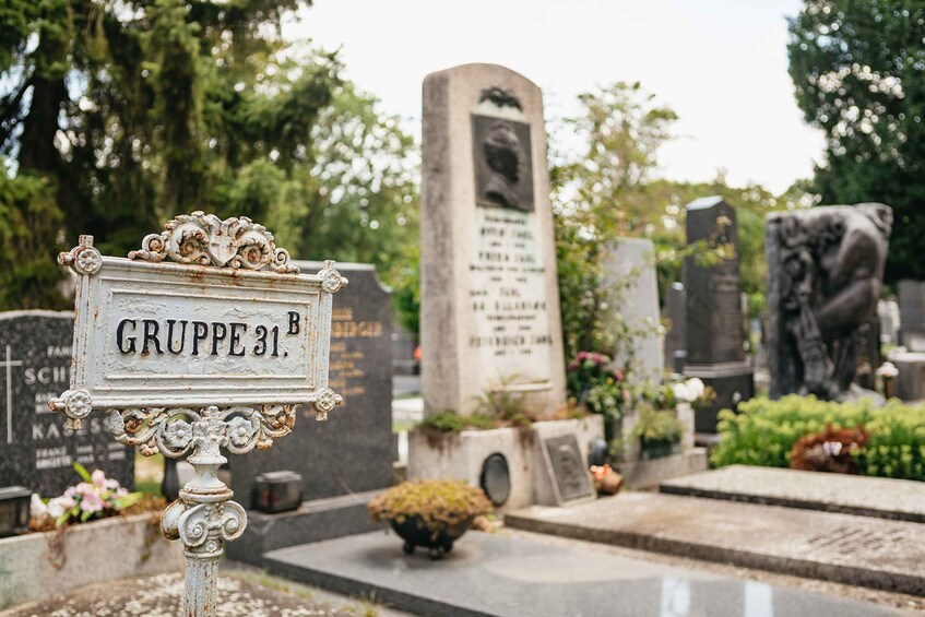 Vienna: Vienna Central Cemetery Guided Walking Tour