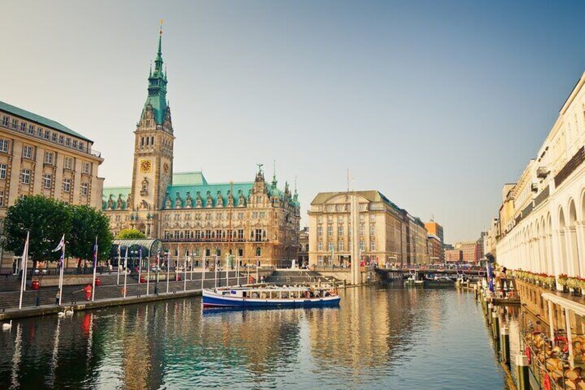 Traditional German Food and Hamburg Old Town Private Tour