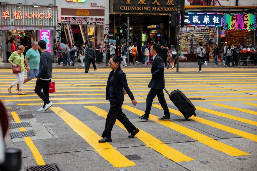People crossing the streets of Hong Kong