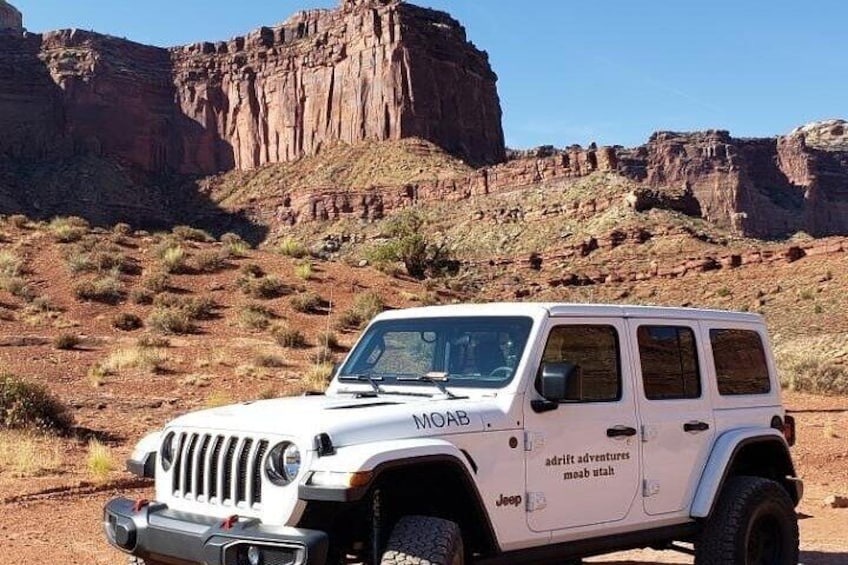 Needles Canyonlands 4X4 Jeep Tour from Moab (3 Person Minimum)