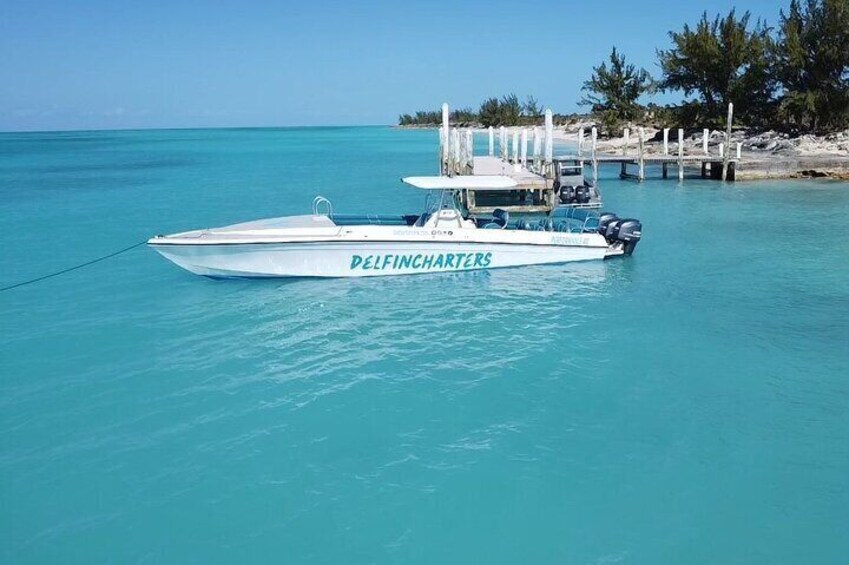 Private 40-Foot Adventure to Rose Island: Snorkel, Swim and Sip