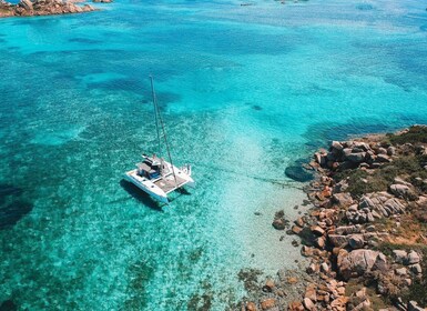 Von Palau aus: La Maddalena Ganztägige Archipel-Katamaran-Tour