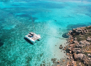 Von Palau aus: La Maddalena Ganztägige Archipel-Katamaran-Tour