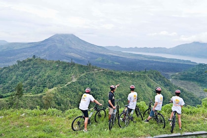 Ubud : Cyclisme, buggy dans la jungle et rafting en eaux vives